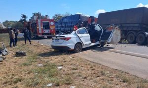 Acidente na BR-364 mata mulher, deixa três feridos graves e bloqueia rodovia – Polícia