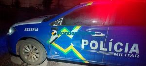 Jovem diz que combinou programa com mulher, mas ao chegar em motel encontrou travestis; ele foi preso e elas apreendidas – Polícia