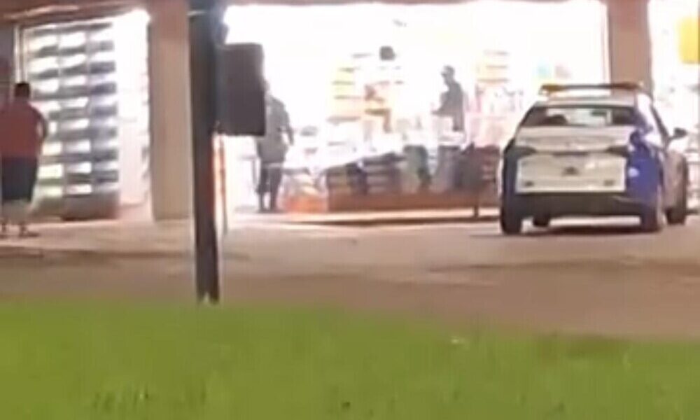 Rolim de Moura- Homem é preso dentro de farmácia com mais de R$ 1 mil em dinheiro após arrombamento